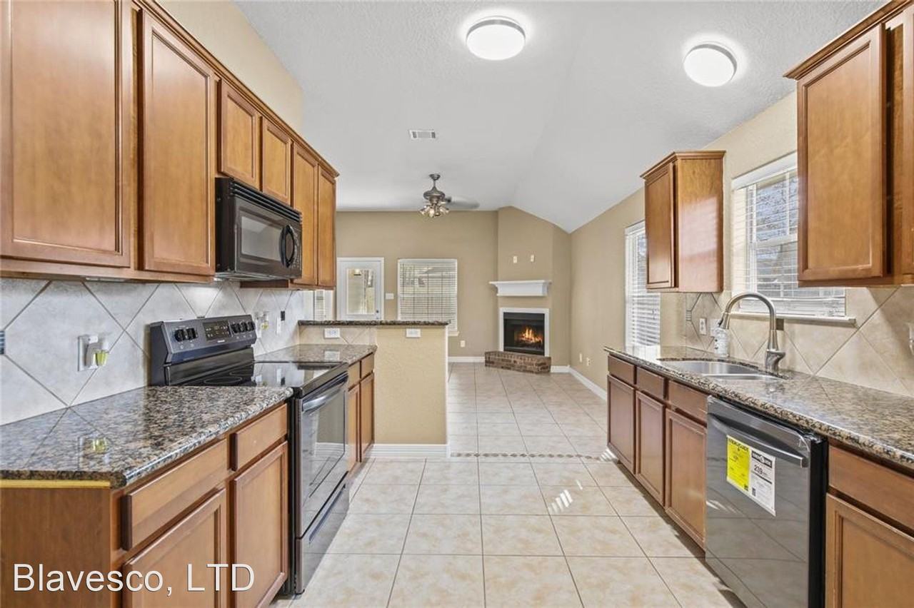 3818 Springcrest - Photo 2 of 23