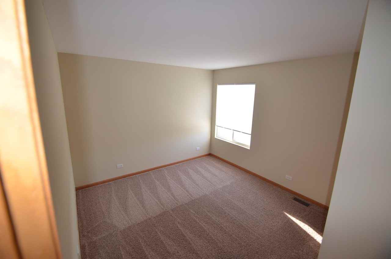 504 Blackstone Ct - Photo 3 of 10