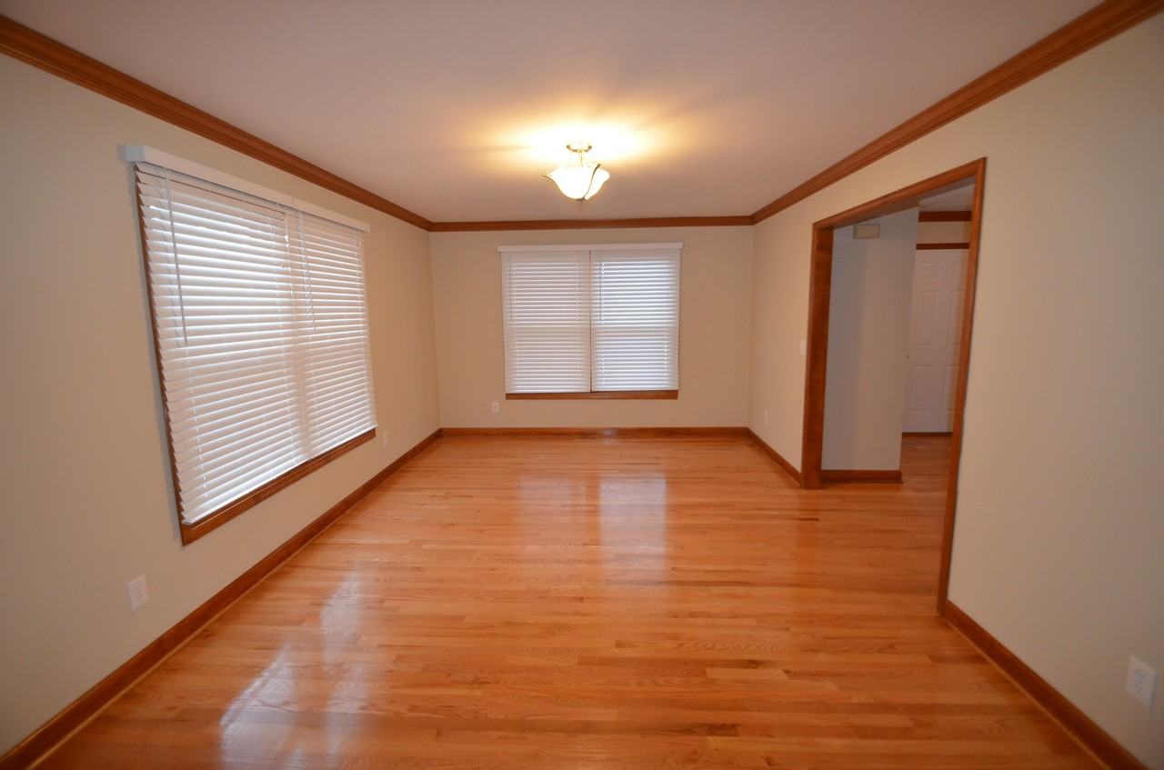 440 Maple Ave - Photo 2 of 8