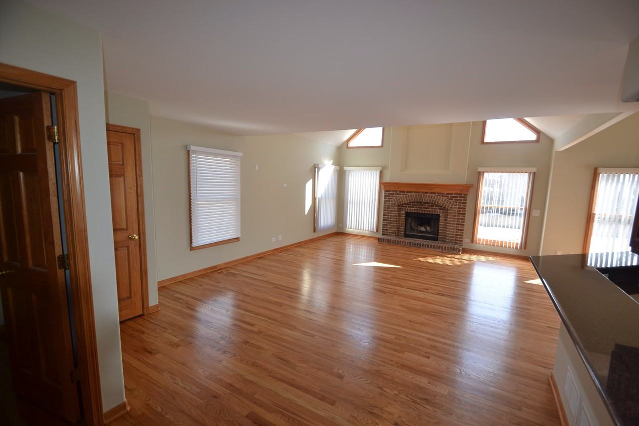 325 Pheasant Hill Dr - Photo 2 of 9