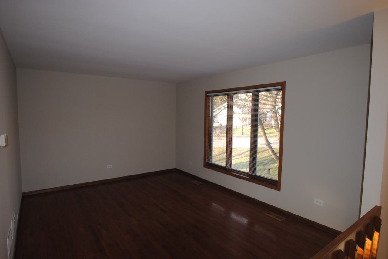 754 Willow St - Photo 2 of 8