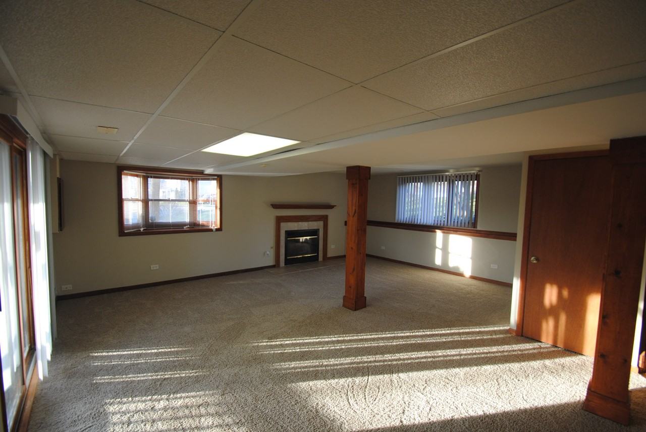 754 Willow St - Photo 3 of 8