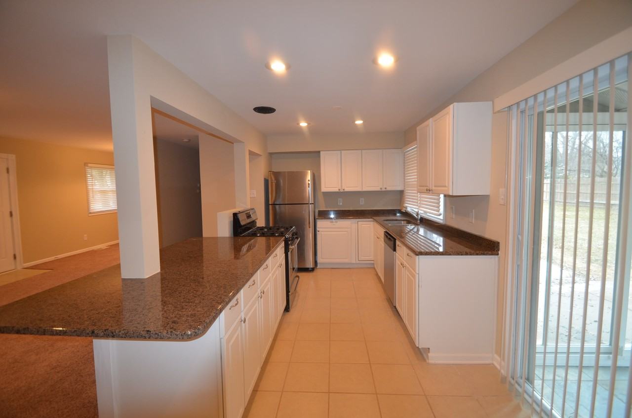 1400 63rd Pl - Photo 3 of 6