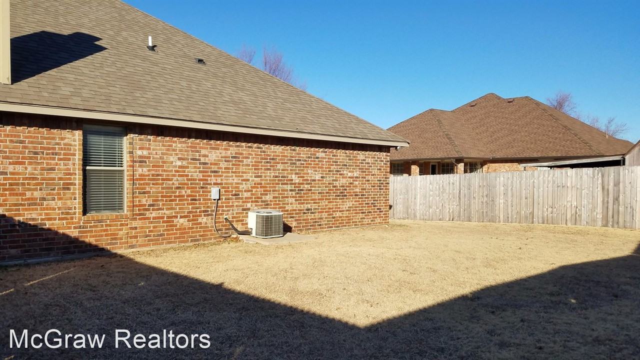 10301 Nw 38th Ter - Photo 2 of 10