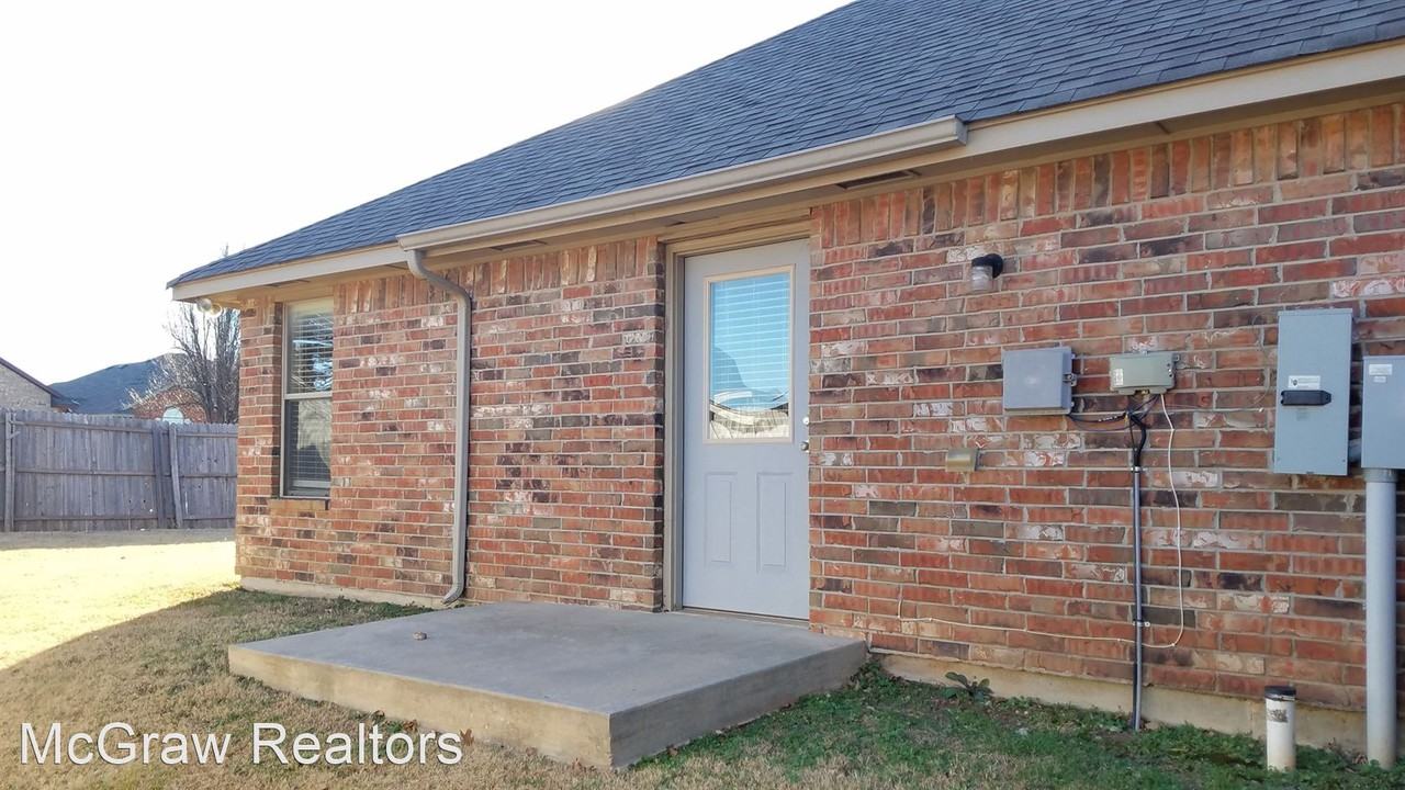 10301 Nw 38th Ter - Photo 3 of 10