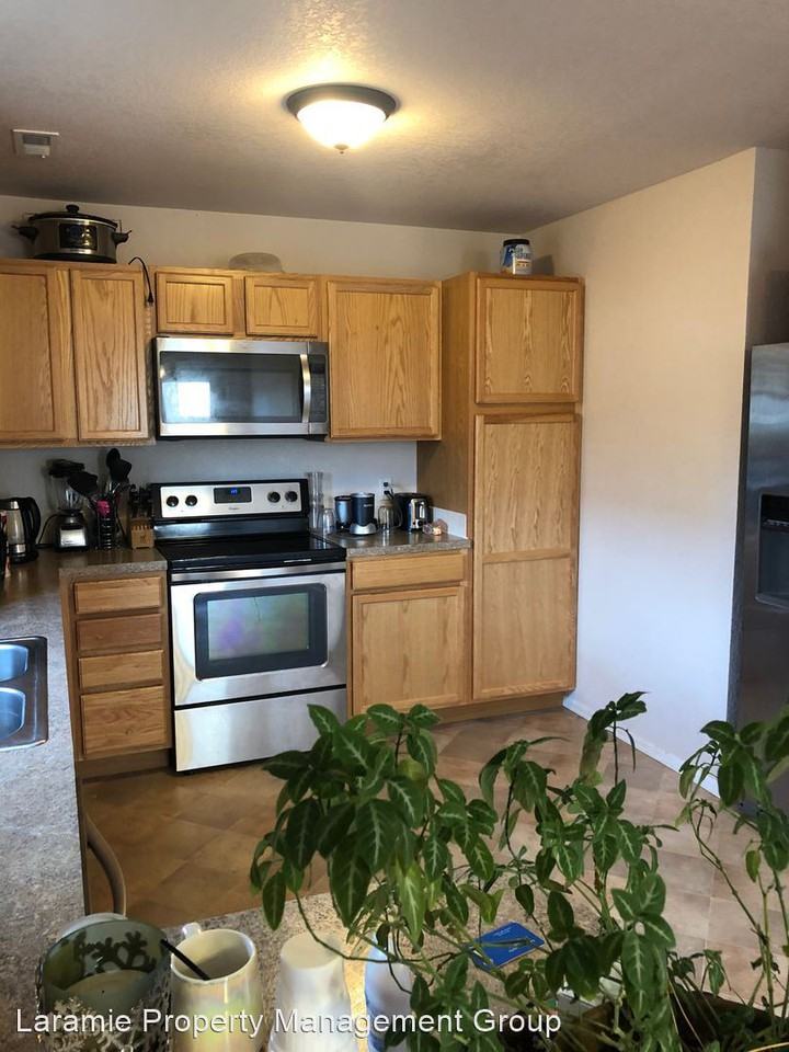 923 Person St - Photo 2 of 16