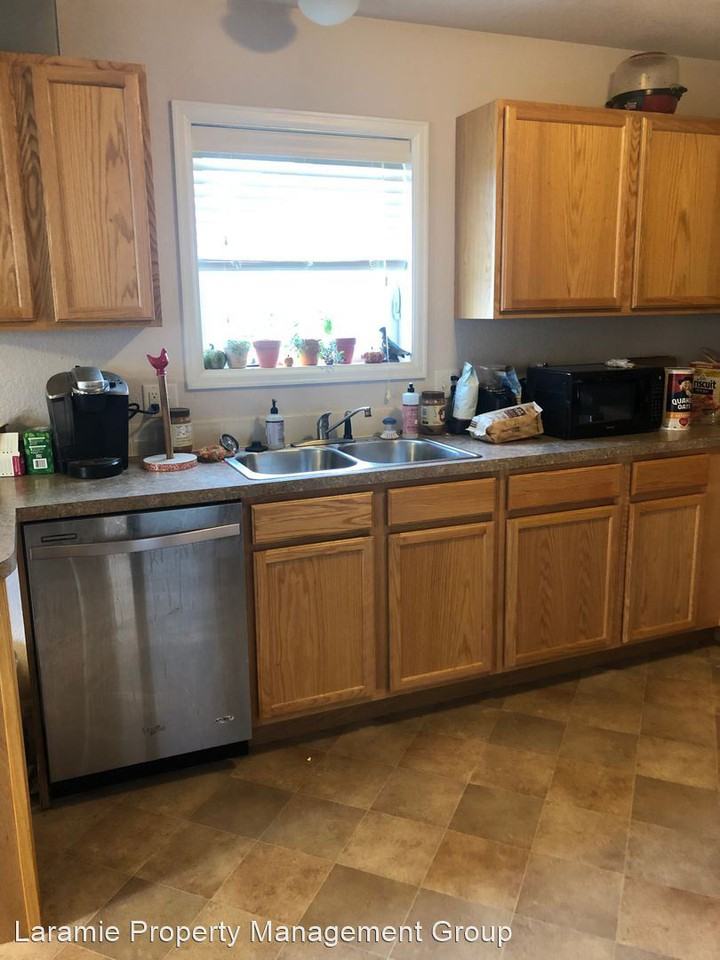 923 Person St - Photo 3 of 16
