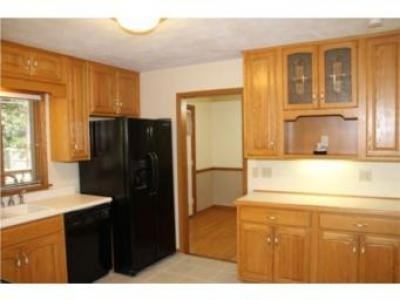 6915 Russell St - Photo 3 of 16