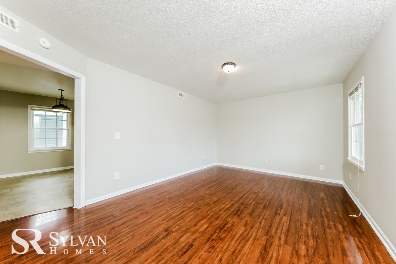 2713 Ernest St - Photo 3 of 15
