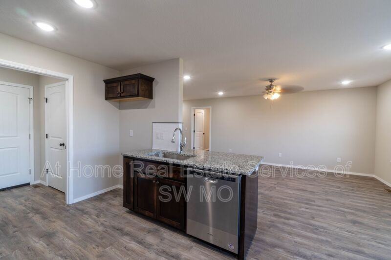 1801 S 15th Ave - Photo 3 of 13