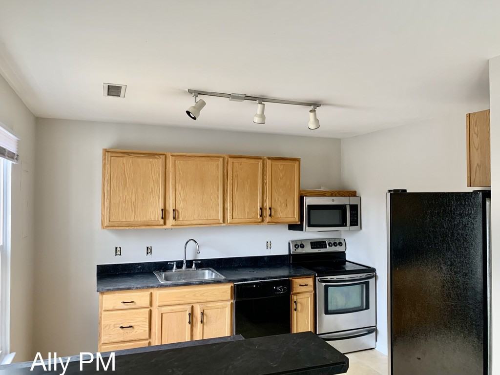 1313 Villa Way D #D - Photo 3 of 13