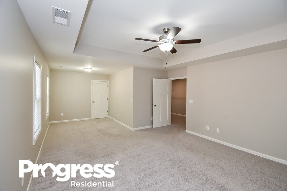 378 Gladys Dr - Photo 3 of 15