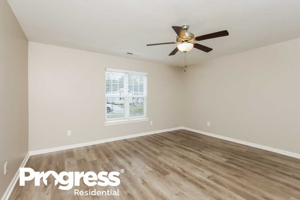 223 Caddel St - Photo 3 of 11