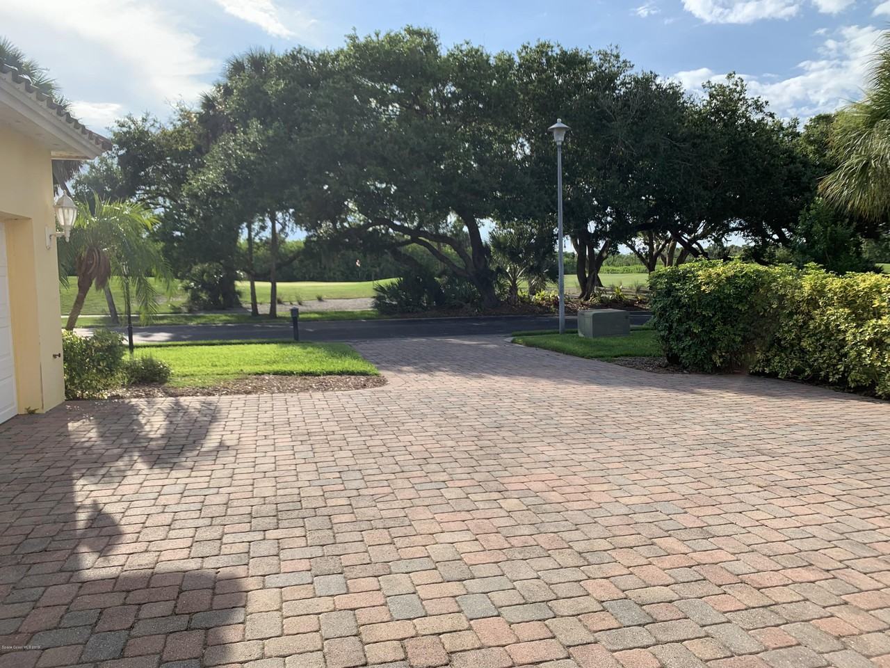 808 Aquarina Blvd - Photo 2 of 28