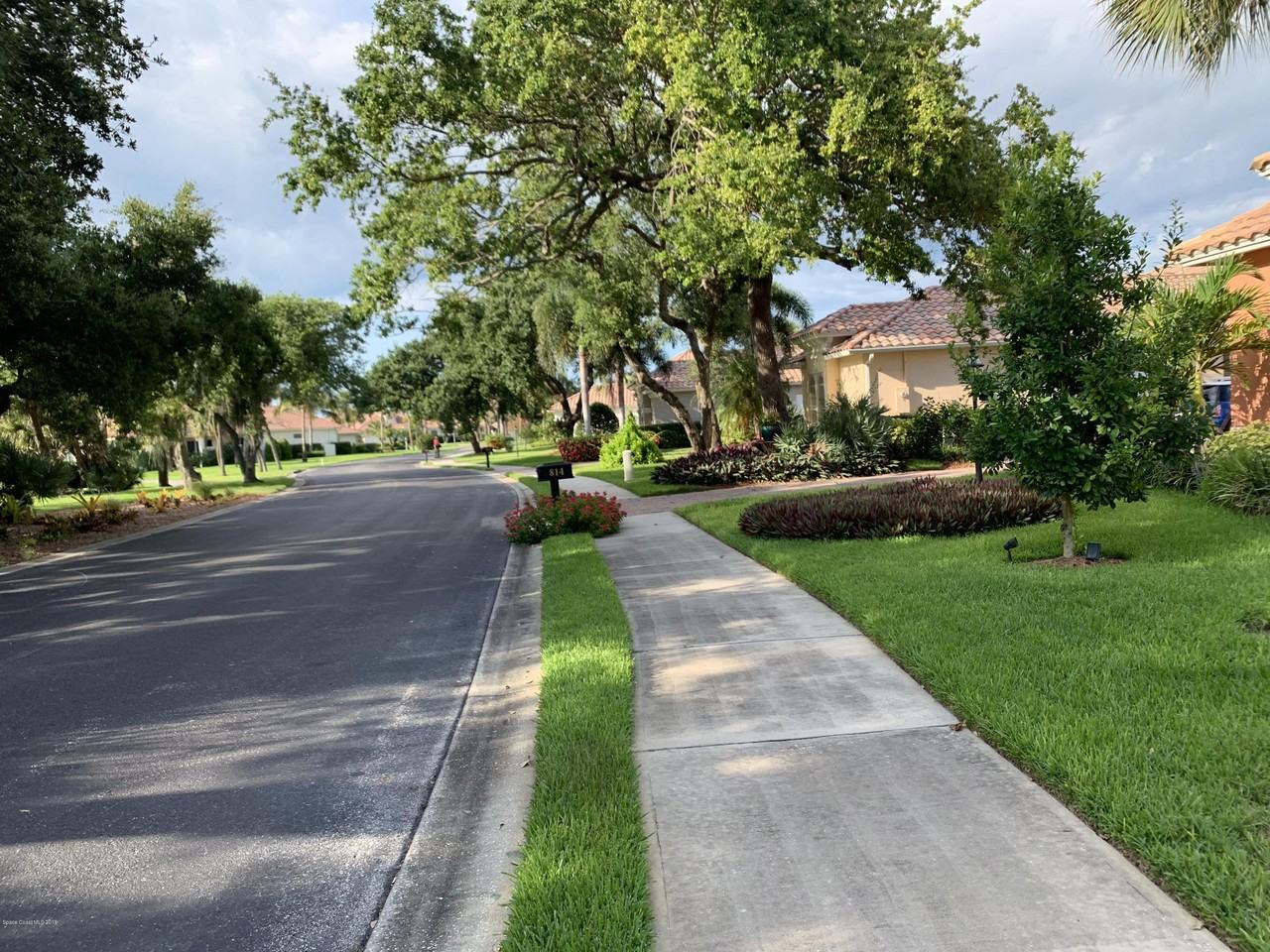 808 Aquarina Blvd - Photo 3 of 28