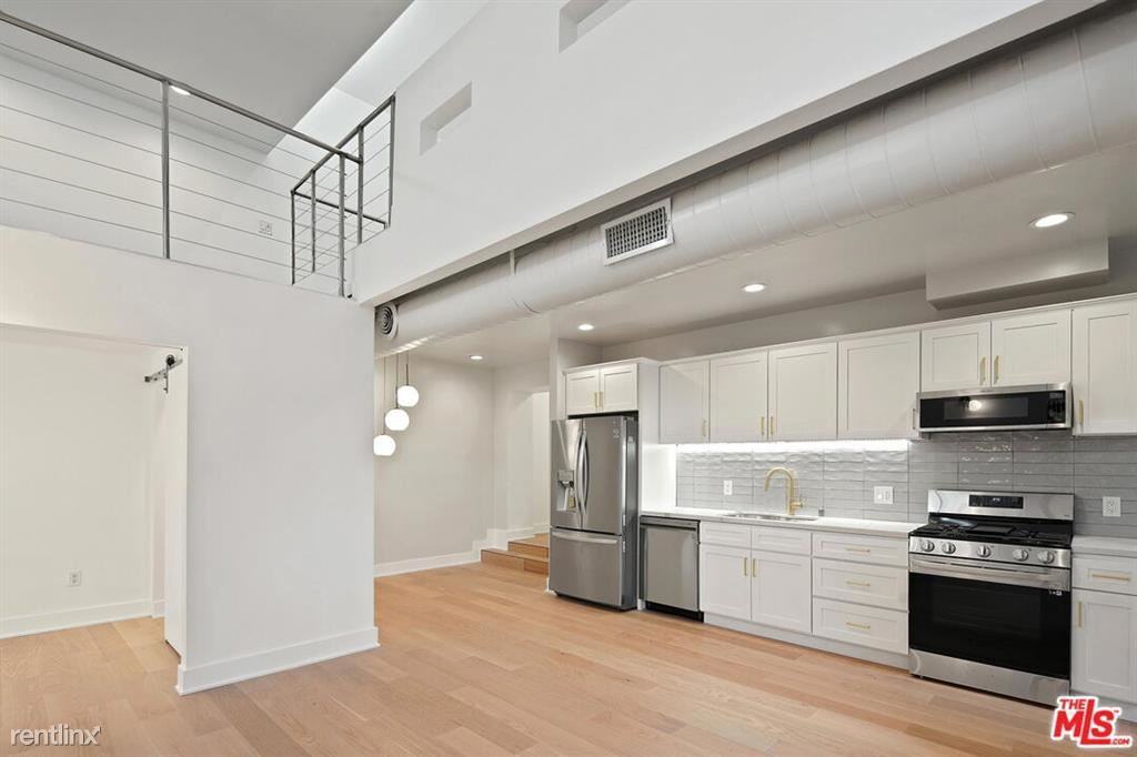 1413 Cloverfield Blvd - Photo 3 of 5