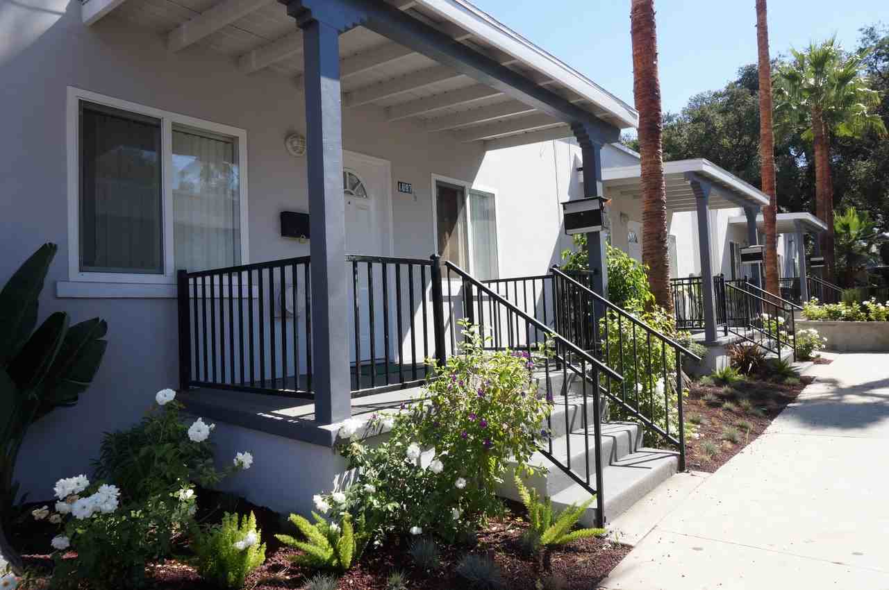 1697 N Summit Ave - Photo 2 of 6