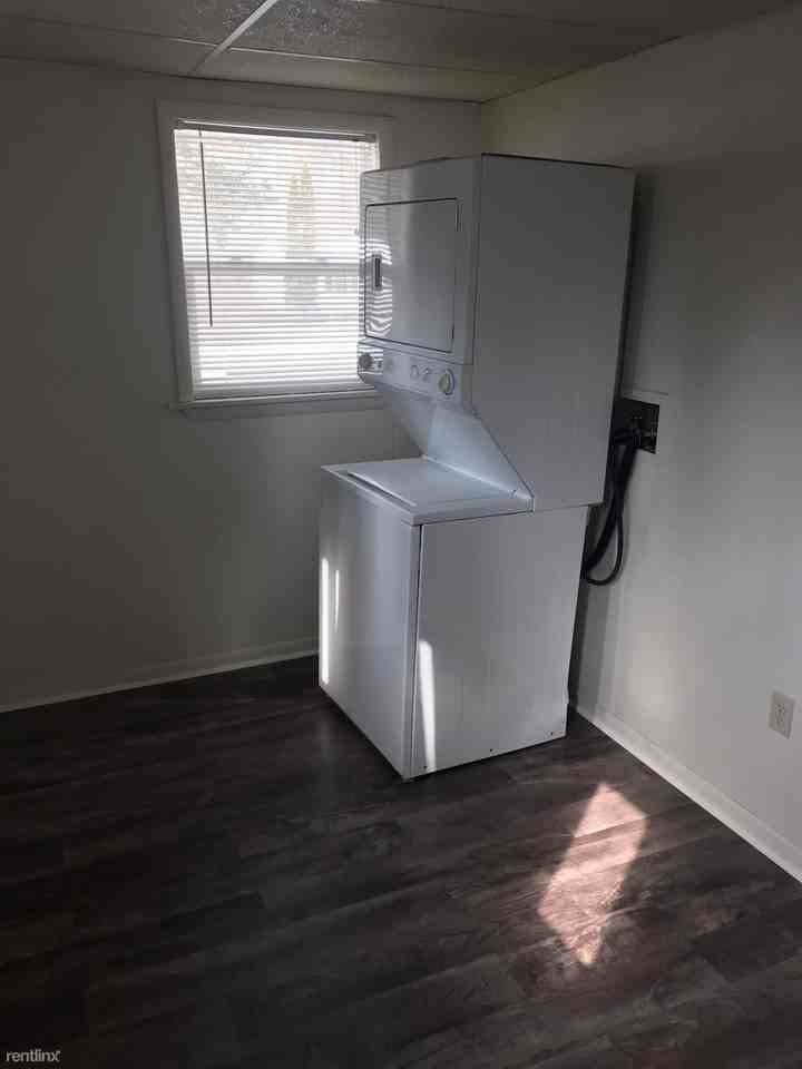 218 Alexander St - Photo 2 of 4