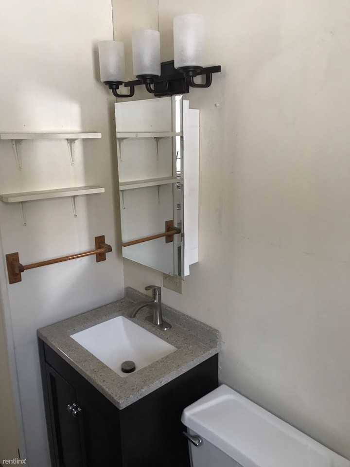 218 Alexander St - Photo 3 of 4