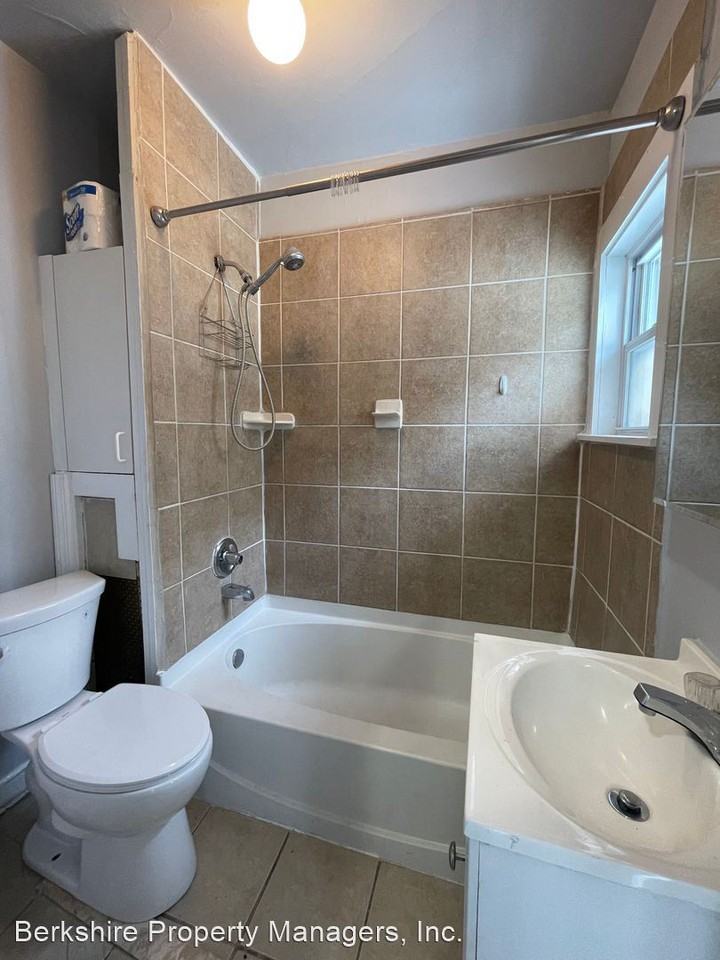 35-37 Kent Avenue - Photo 2 of 10