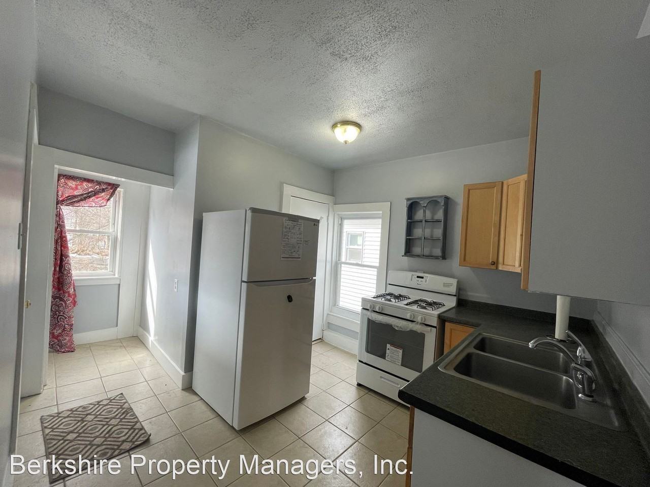 35-37 Kent Avenue - Photo 3 of 10