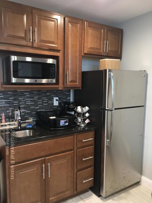 7 Greenway Ct #8 - Photo 2 of 11