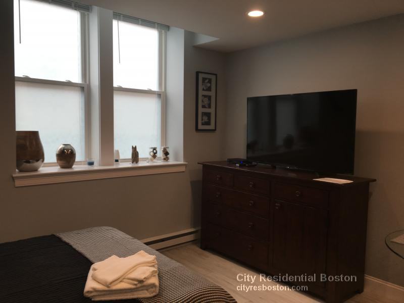 7 Greenway Ct #8 - Photo 4 of 11
