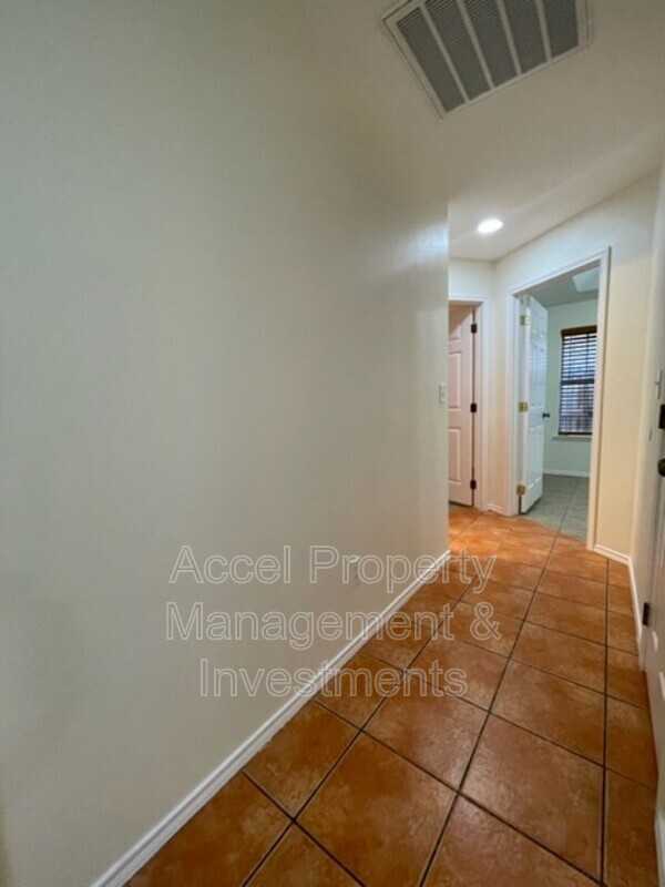 1606 Kumquat Ave - Photo 5 of 11