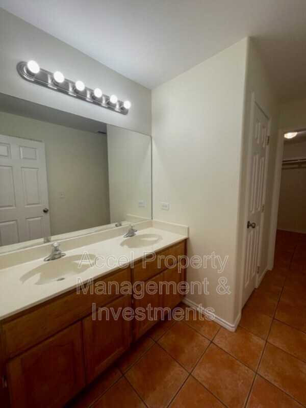 1606 Kumquat Ave - Photo 7 of 11