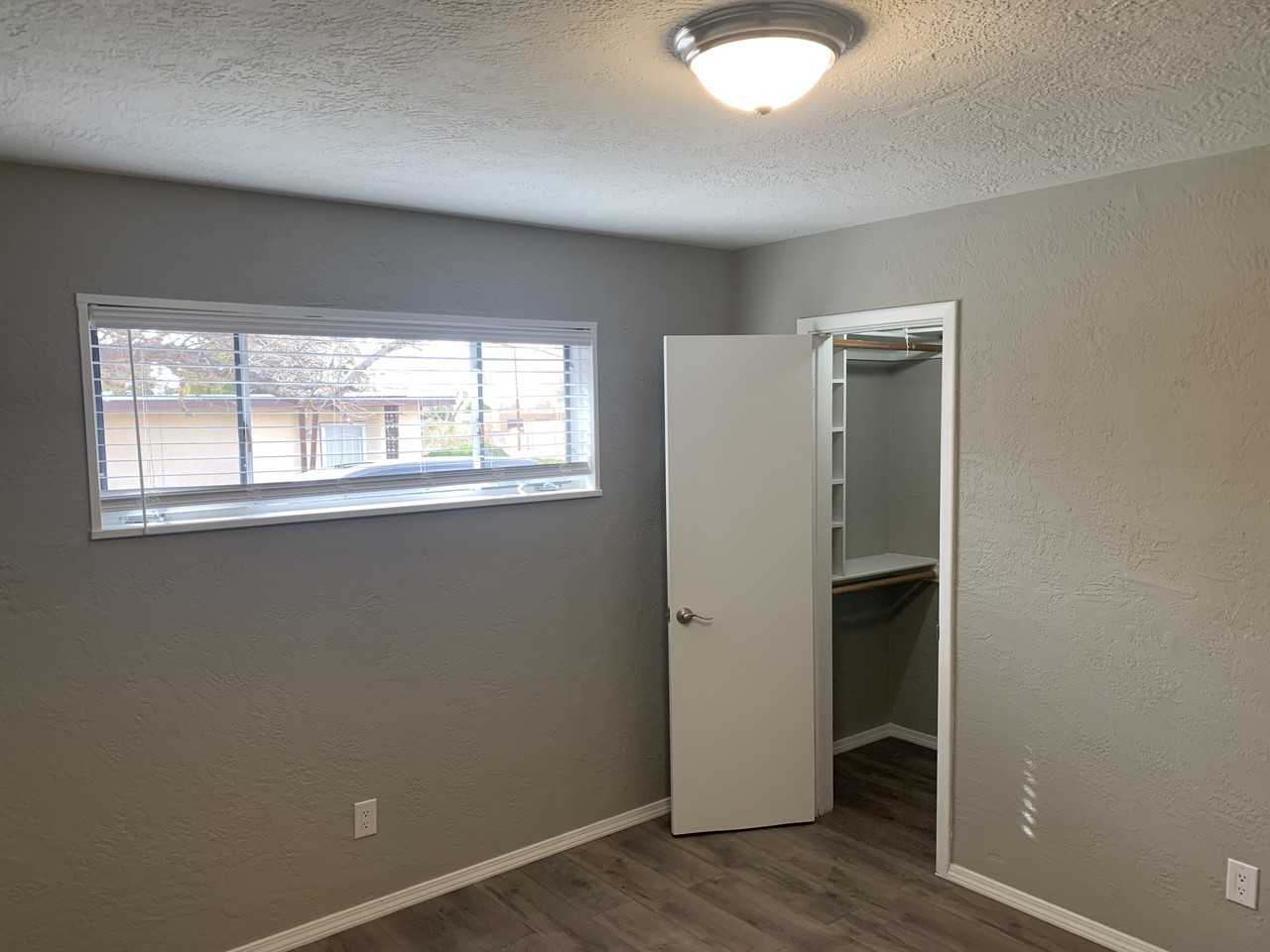 10220 Candelaria Rd Ne - Photo 7 of 10