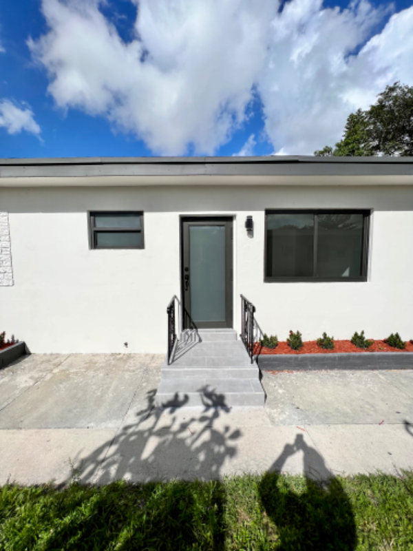 2465 Nw 35th St - Photo 2 of 13