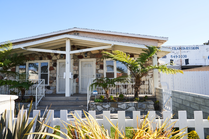 606 E Realty St - Photo 3 of 29