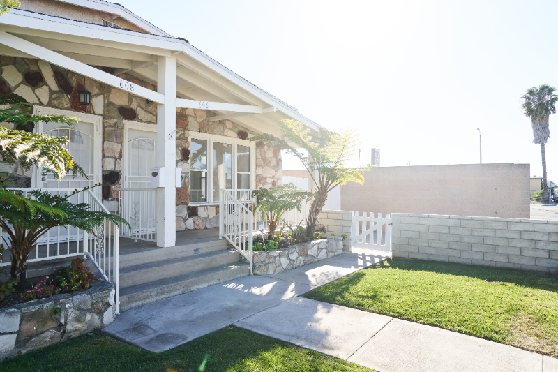 606 E Realty St - Photo 4 of 29