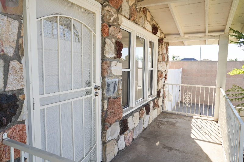 606 E Realty St - Photo 5 of 29