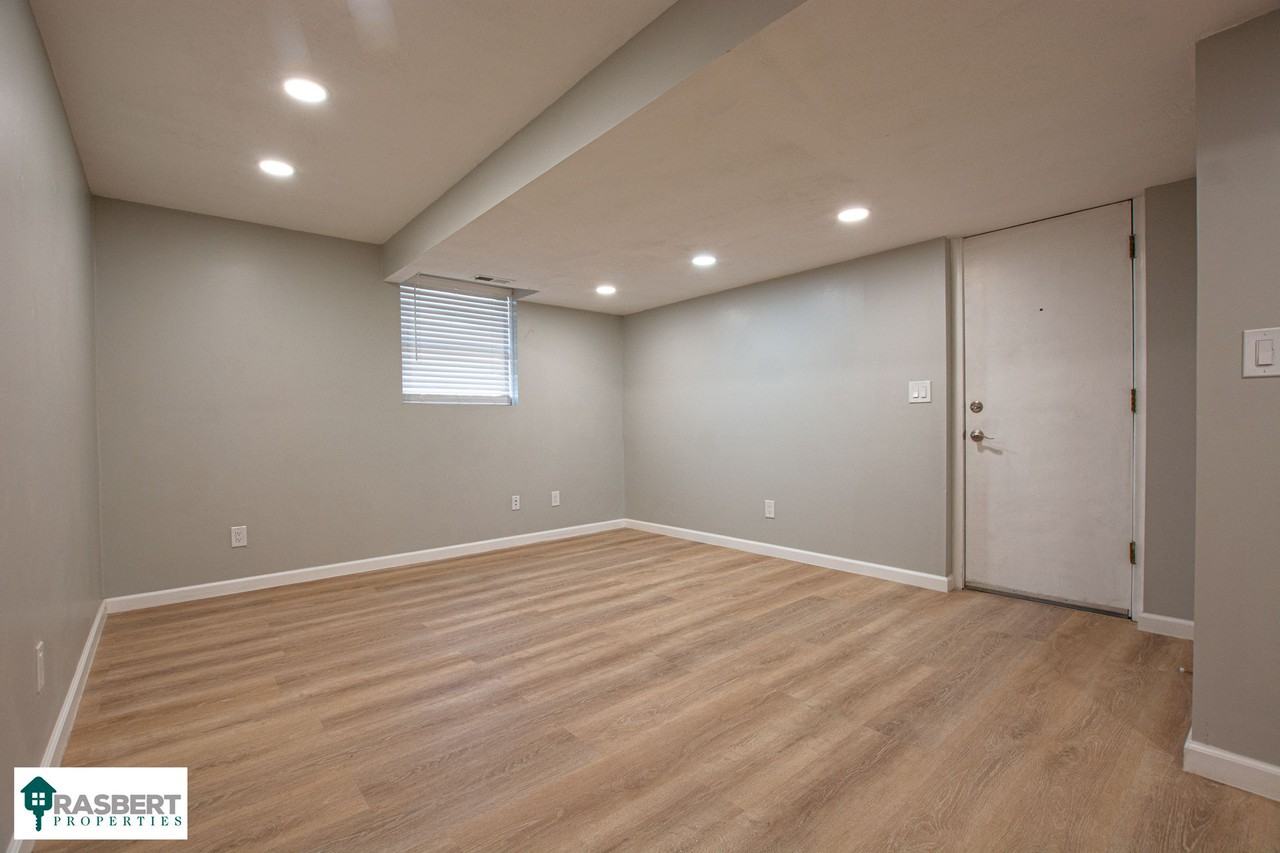 3225 S 108th St #3225 - Photo 3 of 10