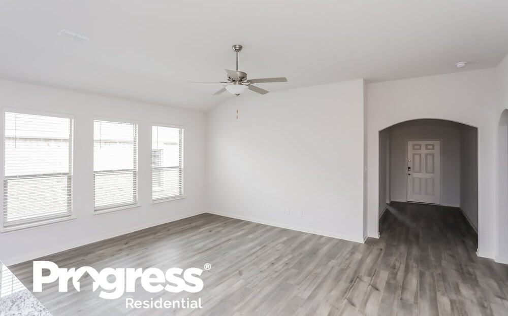1923 Hialeah Dr - Photo 3 of 21