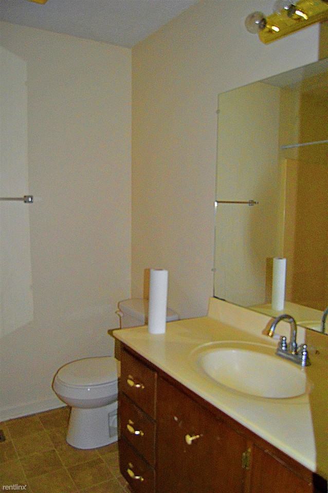 1034 Brookview Dr - Photo 2 of 11