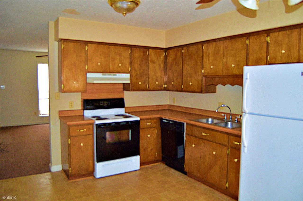 1034 Brookview Dr - Photo 3 of 11