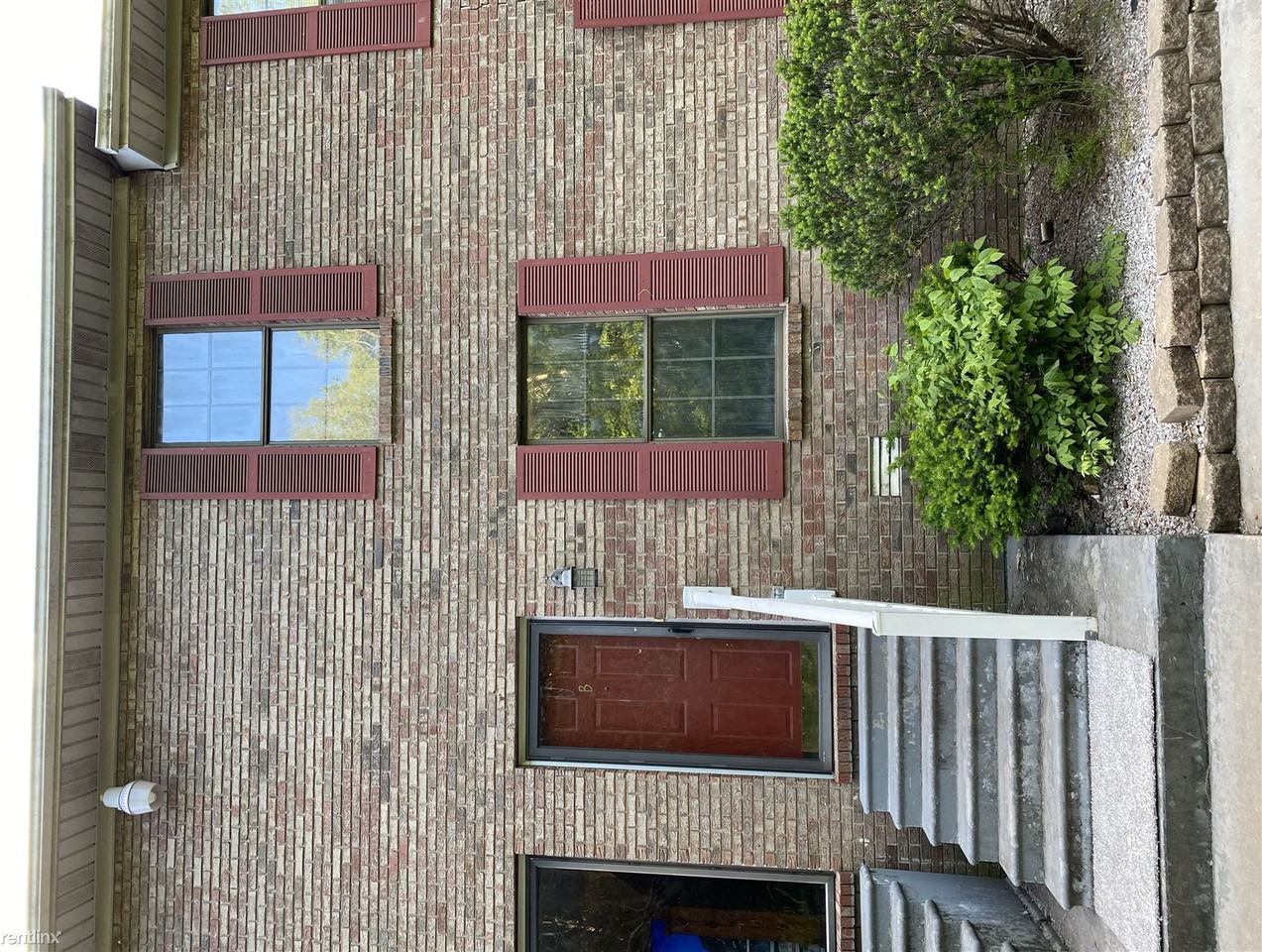 1030 Brookview Dr - Photo 3 of 8