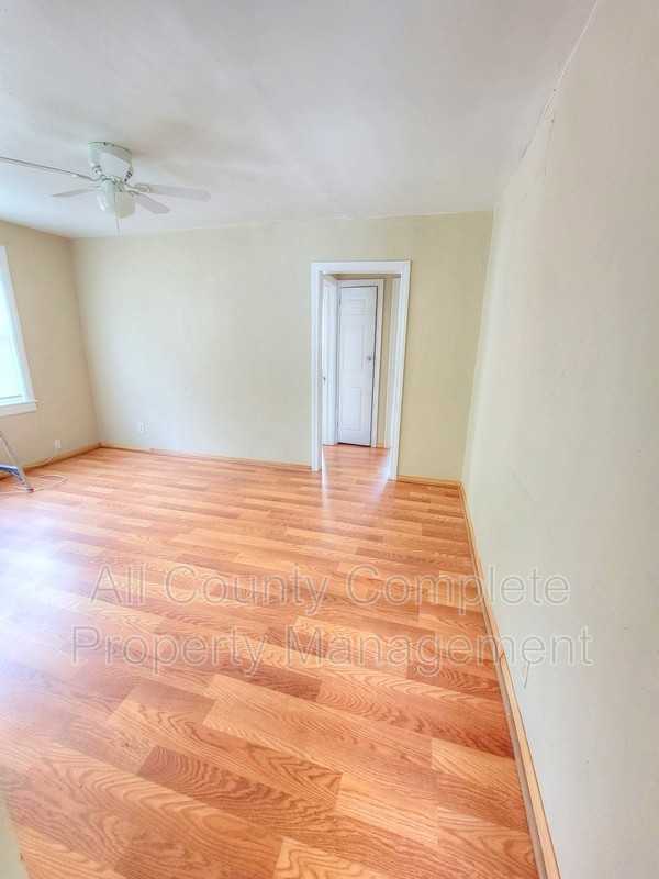 222 Shortreed St - Photo 3 of 12