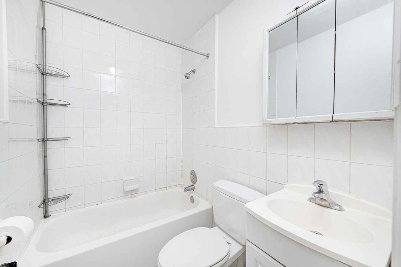 1243 Broadview - Photo 2 of 3
