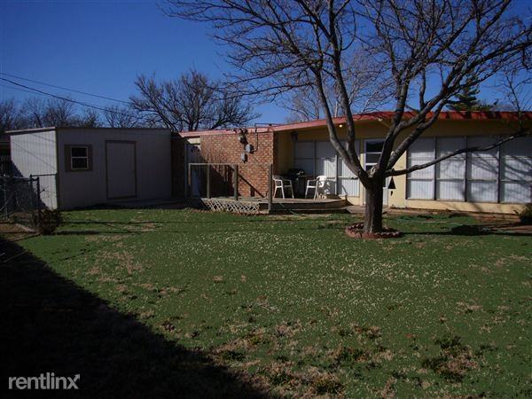 2505 64th St - Photo 2 of 5