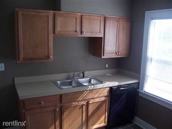 1654 Alpine Ave NW - Photo 3 of 14