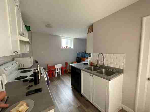 113 Mecklenburg St #113 - Photo 2 of 9