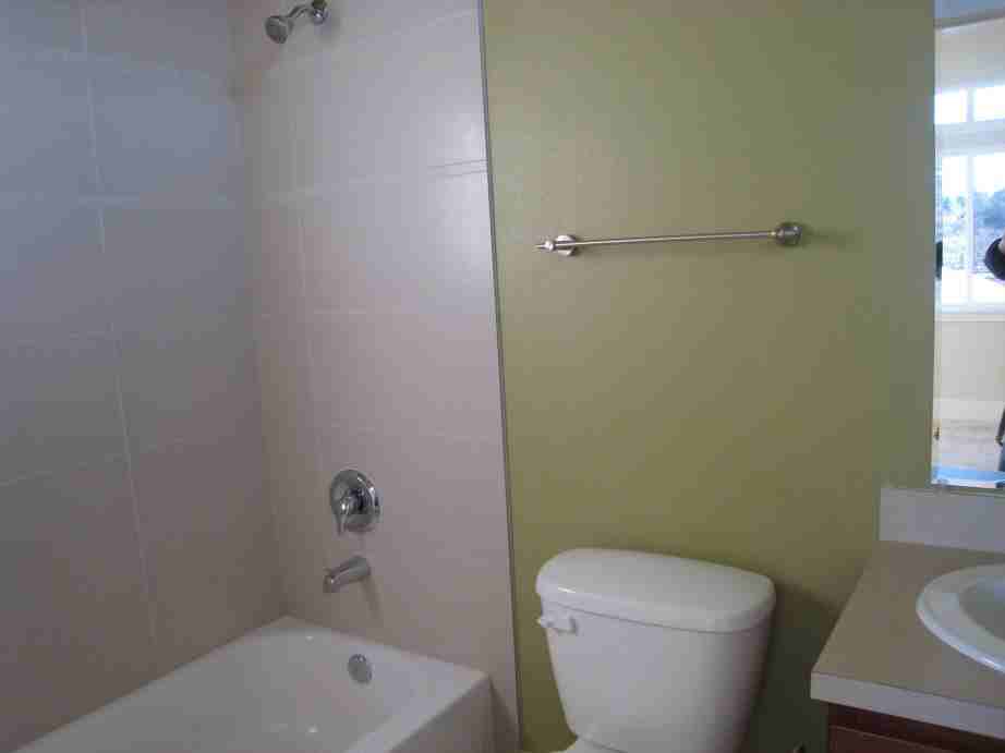 5233 11th Ave Ne #1 - Photo 6 of 14