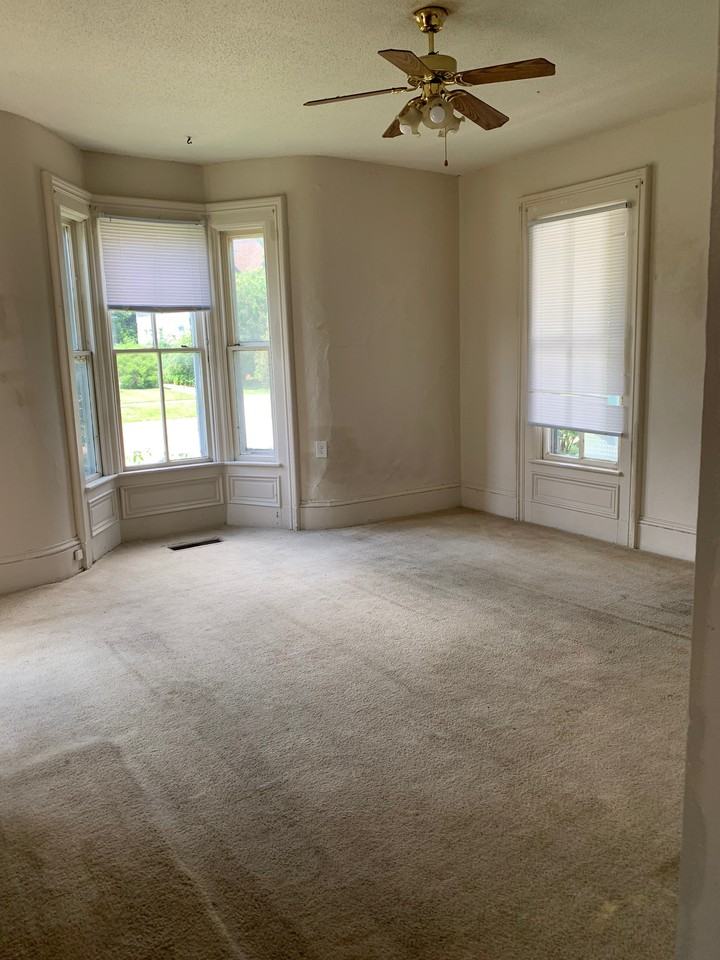 827 W 3rd St #1 - Photo 3 of 4