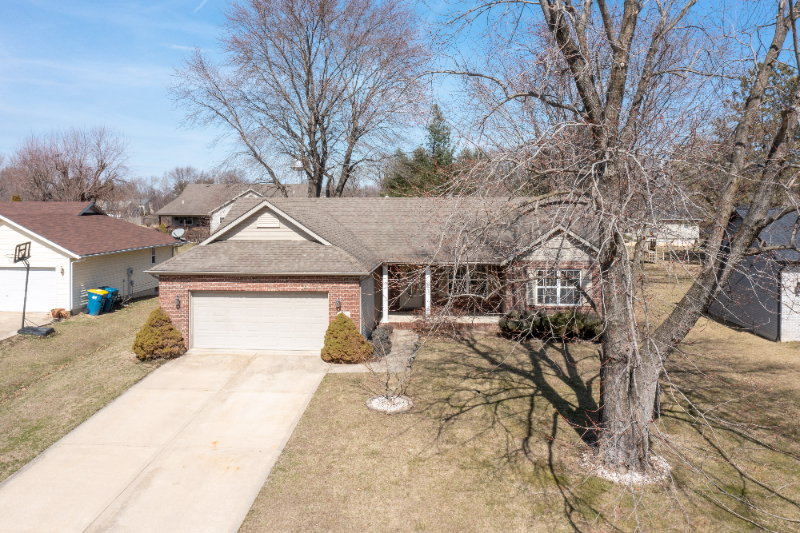 927 Holiday Point Pkwy - Photo 2 of 30