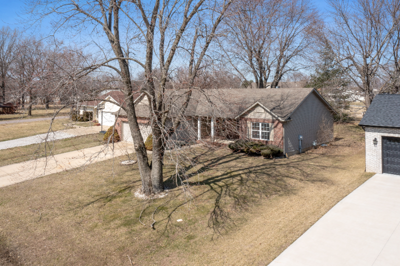 927 Holiday Point Pkwy - Photo 3 of 30