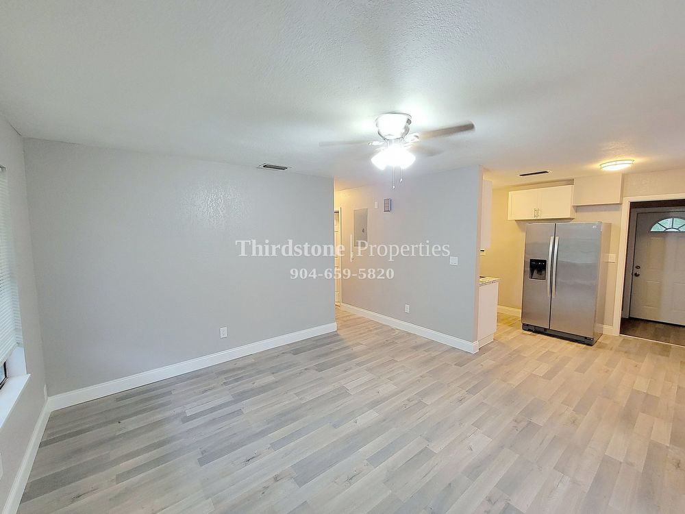 2059 Morehouse Rd - Photo 2 of 12