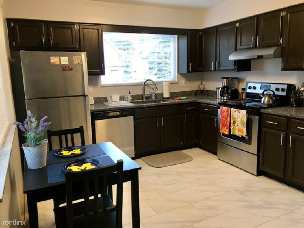 1302 W Huron St - Photo 2 of 9